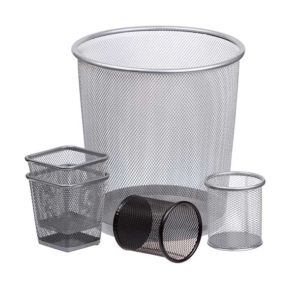 trashcans plastic vs steel